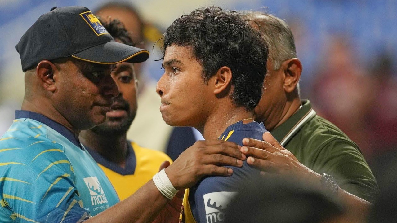 ছেলে এক ওভারে ৩২ রান দিয়েছে, হার্ট অ্যাটাকে মারা গেলেন বাবা